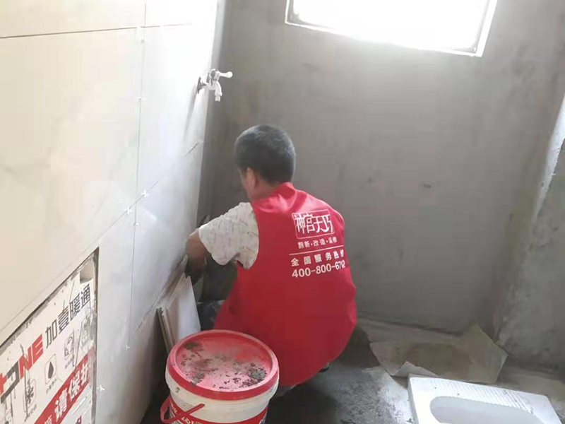 為什么舊房墻面瓷磚容易開裂？二手房廚房墻磚裝修施工(圖1)