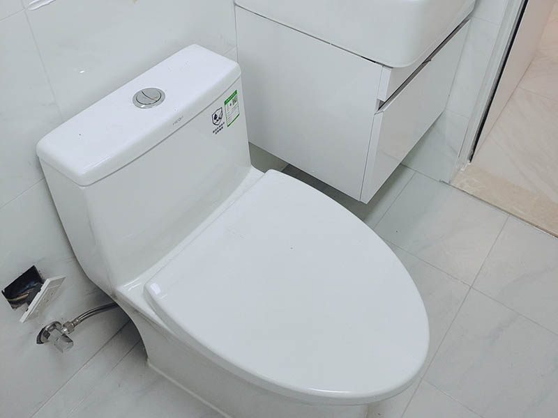 衛生間一洗澡樓下就漏水怎么維修呢(圖2)